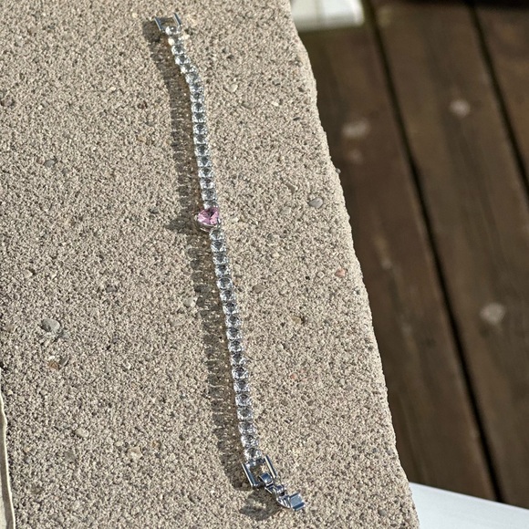 Sparkly Tennis Bracelet with Heart - Picture 2 of 6